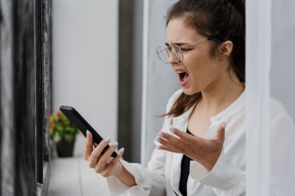 Golpes na internet: como evitar fraude de vagas falsas de emprego