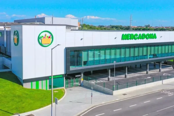 Mercadona contrata: rede de supermercado abre duas lojas e cria 180 vagas Mercadona em Lisboa: rede de supermercado abre duas lojas na capital e cria 180 vagas